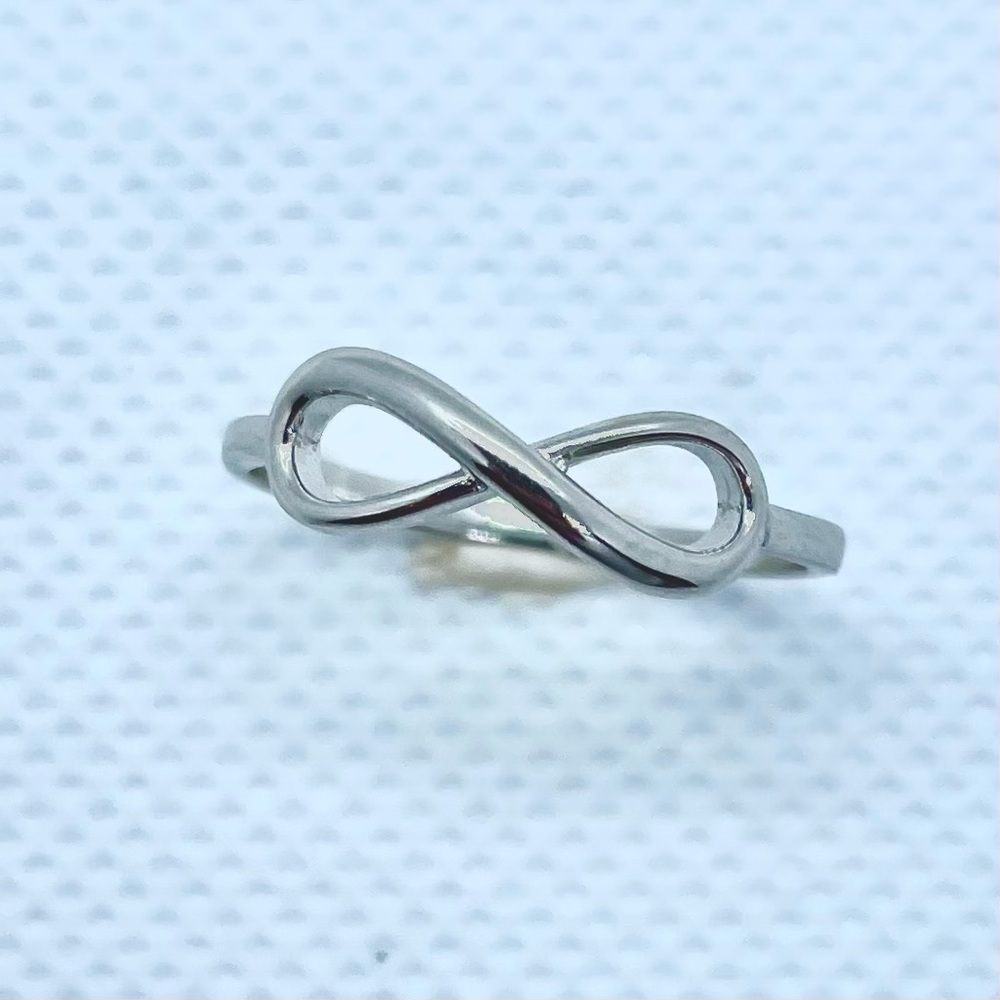 .925 Sterling Silver Infinity Design Ring